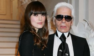 Keira Knightley and Karl Lagerfeld. Photo by: Gamma 40
